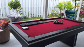 Family Getaway 3-bedroom Private Duplex House parking WiFi BBQ GRILL pet-friendly